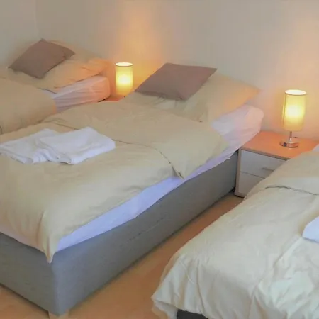 Gemuetliche Wohnung Mit 3 Boxspringbetten + Wlan 아파트 오스나브루크