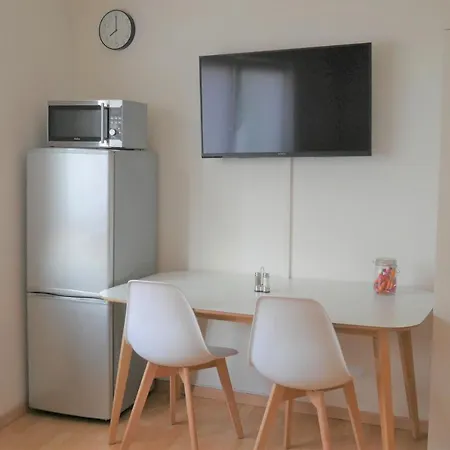 아파트 Gemuetliche Wohnung Mit 3 Boxspringbetten + Wlan *