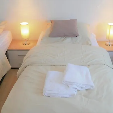 아파트 Gemuetliche Wohnung Mit 3 Boxspringbetten + Wlan *